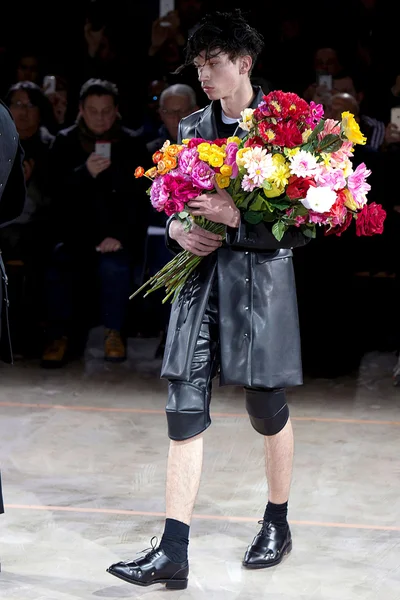 Look 37